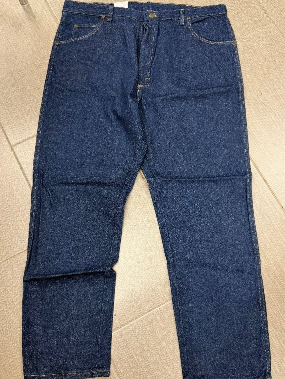 Men's Wrangler Rugged Wear Classic Fit Jeans, 42x30. New